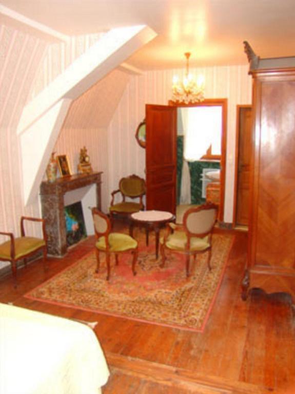 Chateau De La Court D'Aron Saint-Cyr-en-Talmondais 객실 사진